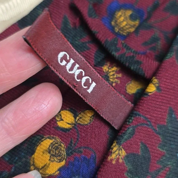 Gucci Men's Dark Red Tie with Floral Pattern - Picture 5 of 5